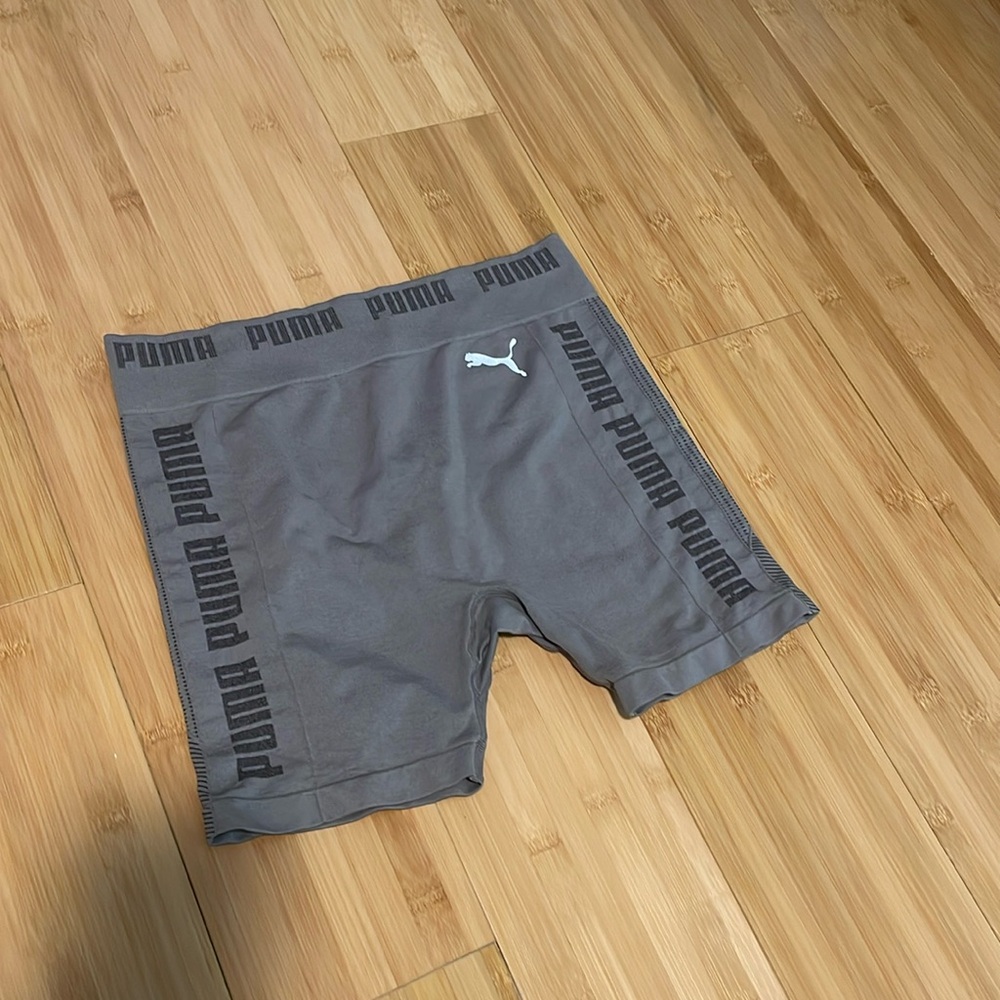 PUMA Evoknit Seamless
5inch shorts in charcoal gray